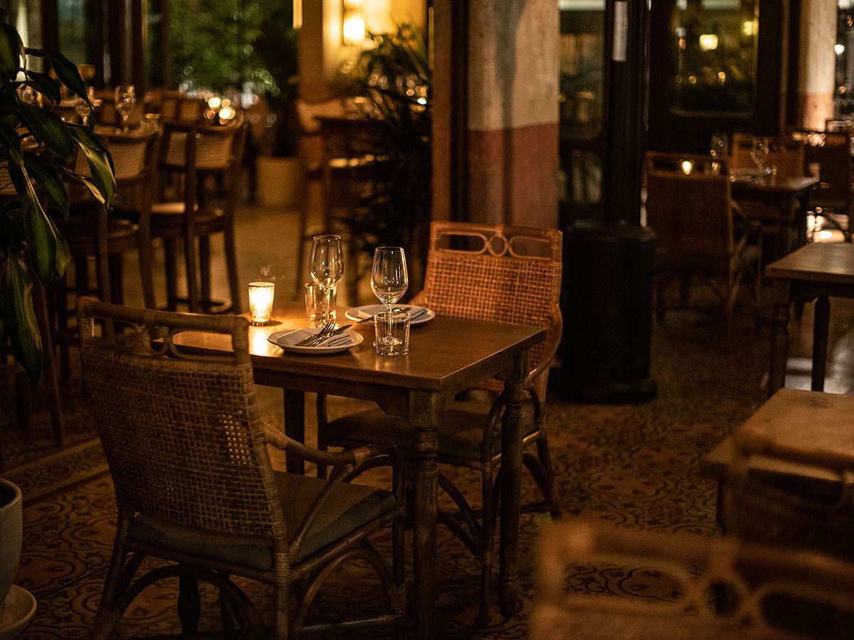 restaurant place setting for two