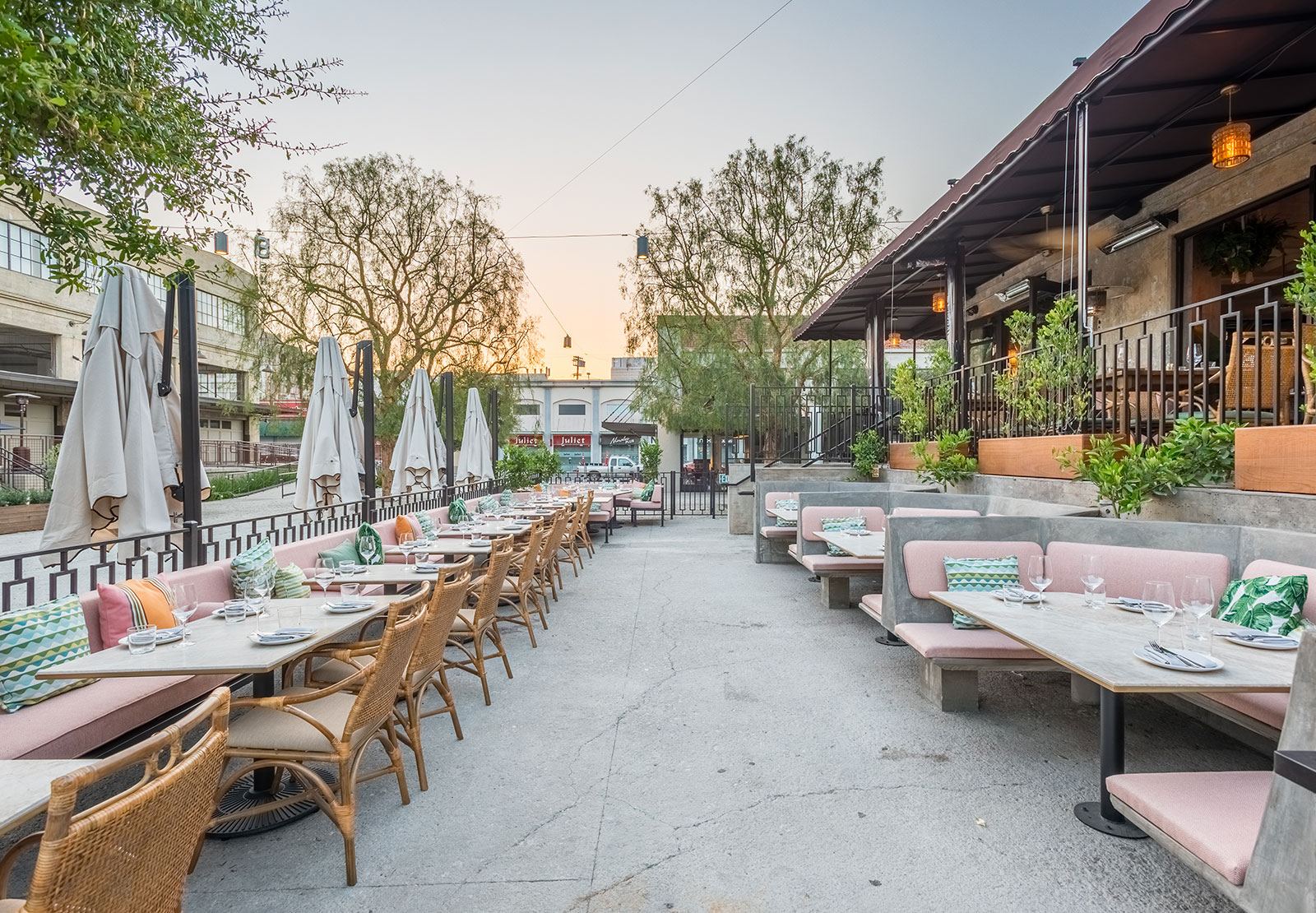 DAMA Fashion District